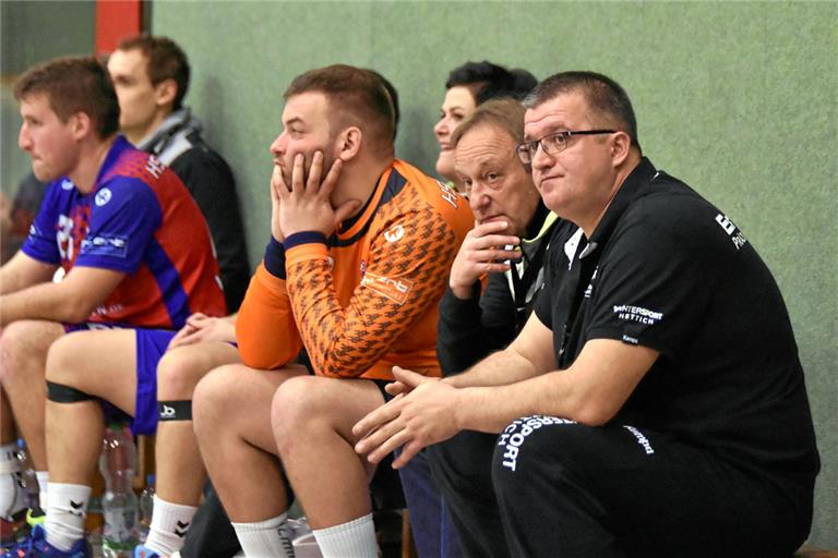 Trainer Alexander Belz (rechts) und die HSG-Handballer sind mit der ersten Saisonhälfte nicht zufrieden. Foto: T. Sellmaier