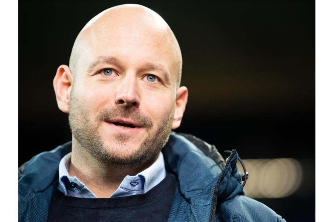 Trainer Alexander Rosen vom TSG 1899 Hoffenheim am Spielfeldrand. Foto: Tom Weller/dpa/Archivbild