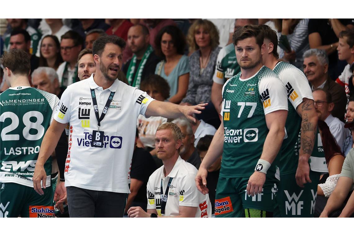 Einseitiger geht’s nicht – Frisch Auf wird von den Füchsen vorgeführt Trainer Ben Matschke (li.) mit David Schmidt