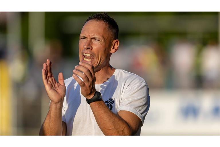 Trainer Beniamino Molinari und der VfR Aalen spielten 2:2 gegen den FC 08 Villingen und sind rechnerisch noch nicht durch.