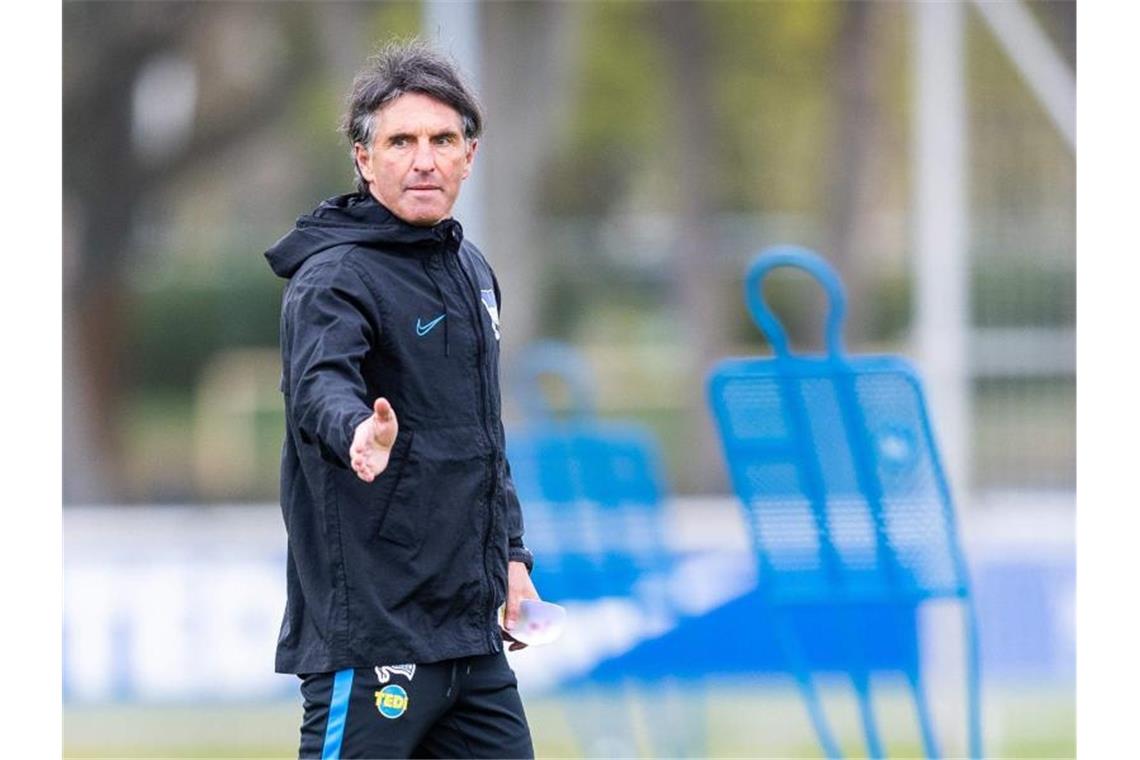 Trainer Bruno Labbadia soll Hertha BSC stabilisieren. Foto: Jan-Philipp Burmann/Hertha BSC via City-Press GmbH/dpa