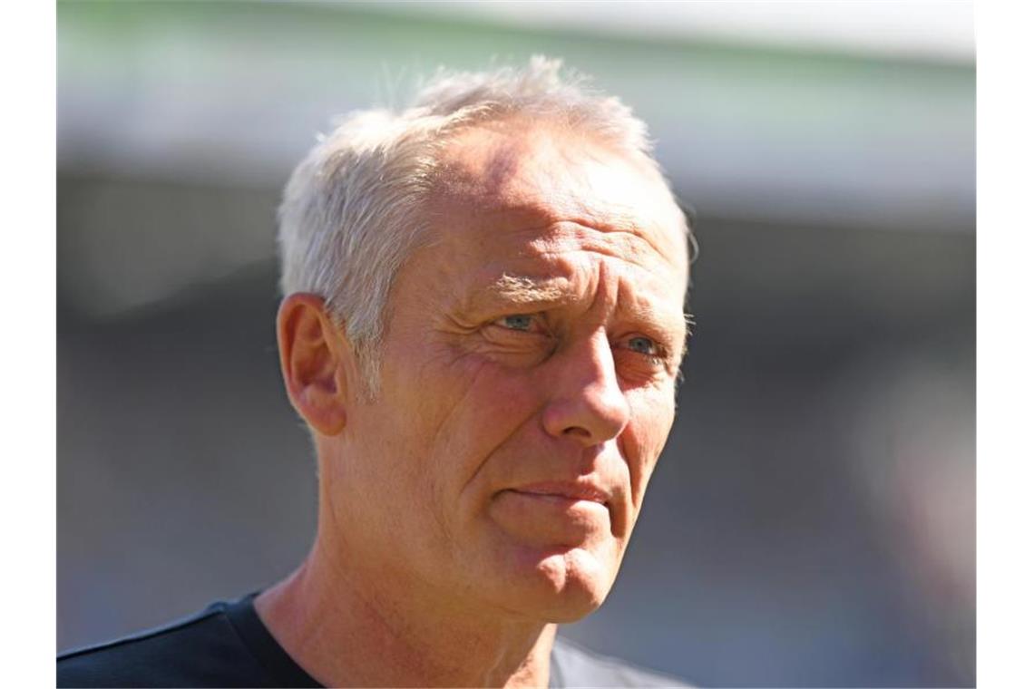 Trainer Christian Streich von Freiburg gibt ein Interview. Foto: Patrick Seeger/Archivbild