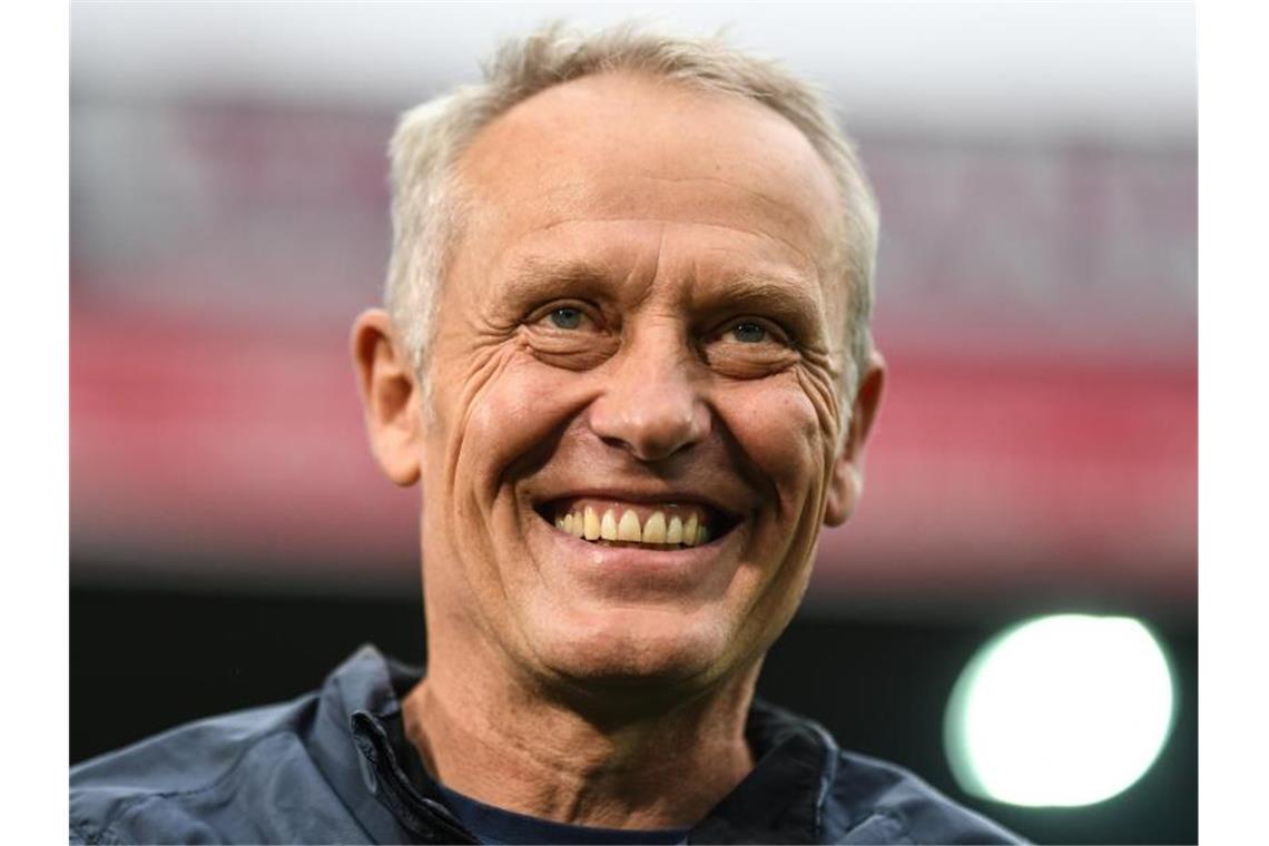 Trainer Christian Streich von Freiburg gibt ein Interview. Foto: Patrick Seeger/dpa