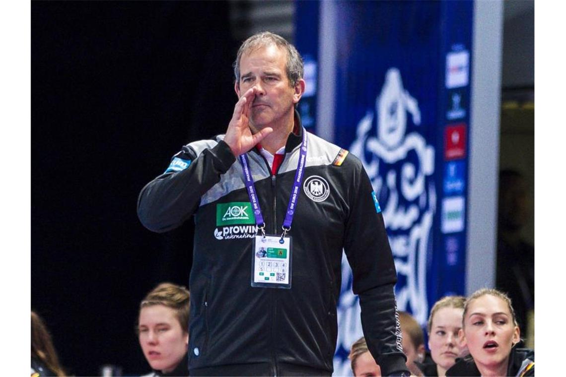 Trainer der deutschen Handballerinnen Henk Groener. Foto: Marco Wolf/Archiv