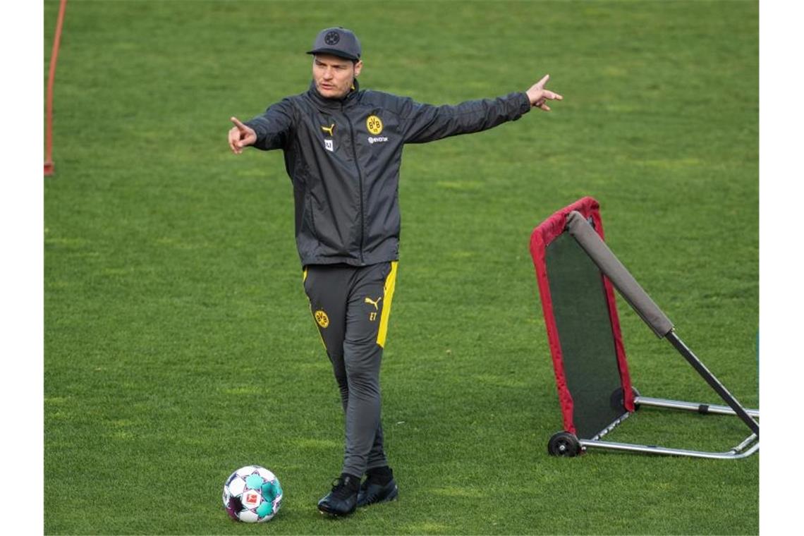 Finaltage gegen Leipzig: BVB vor schwierigem Saisonendspurt Trainer Edin Terzic bereitet Borussia Dortmund auf den Saison-Endspurt vor. Foto: Bernd Thissen/dpa