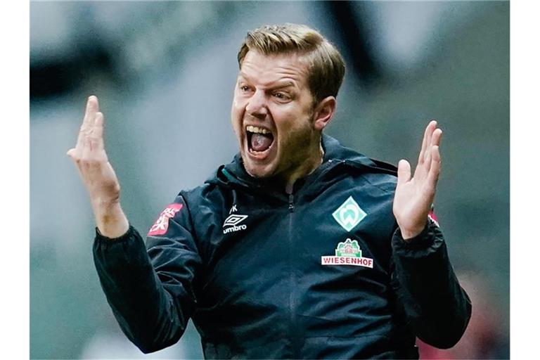 Trainer Florian Kohfeldt und seine Bremer treffen am Mittwoch im Nachholspiel des 24. Spieltages auf Eintracht Frankfurt. Foto: Uwe Anspach/dpa