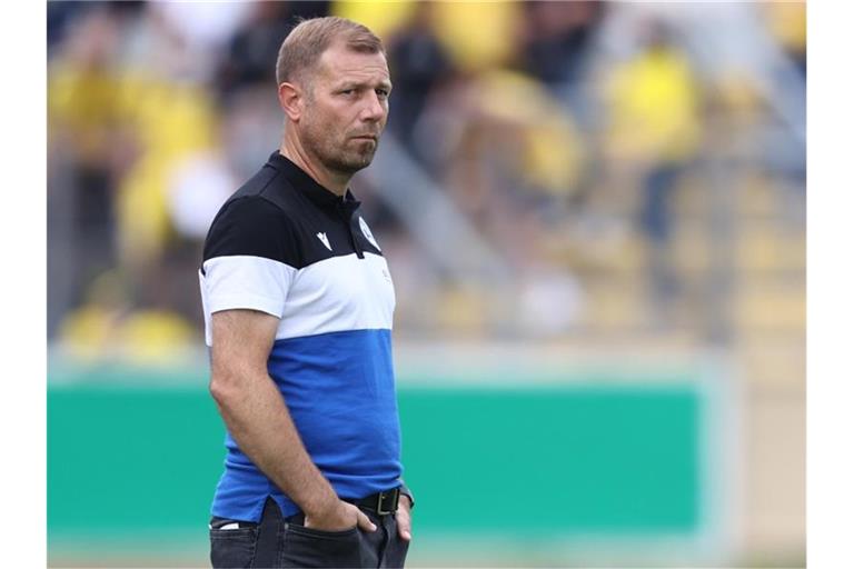 Trainer Frank Kramer trifft mit seinen Bielefeldern auf Ex-Club Greuther Fürth. Foto: Daniel Karmann/dpa