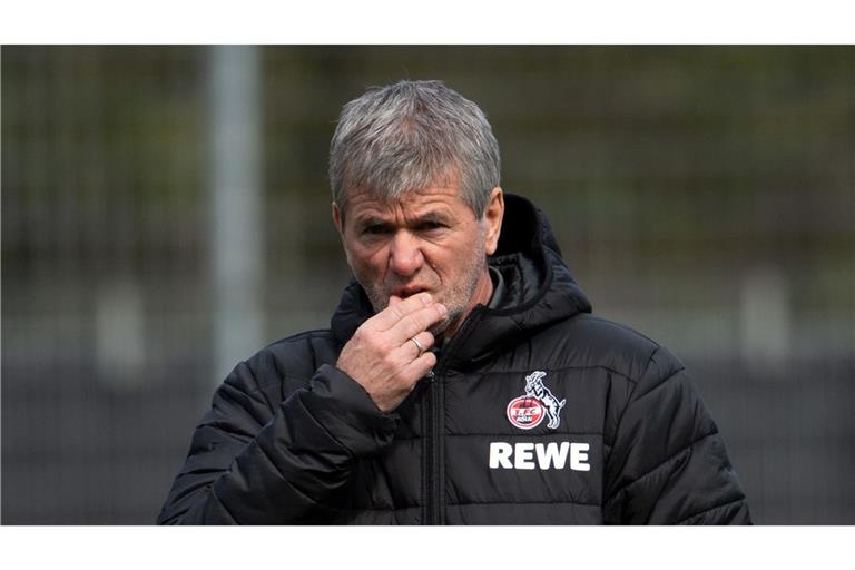 Trainer Friedhelm Funkel lässt seine Zukunft beim 1. FCK bislang offen. (Archivbild)