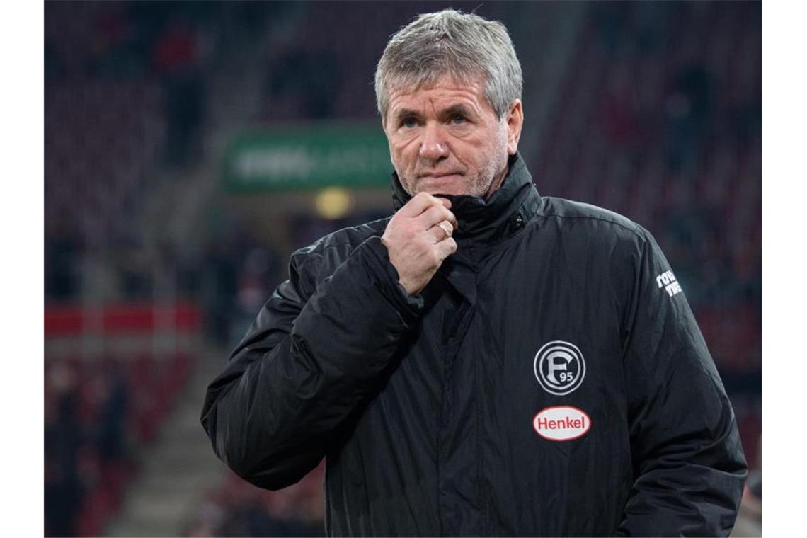 Funkel bleibt und ist zuversichtlich Trainer Friedhelm Funkel wird Fortuna Düsseldorf im Falle des Klassenerhalts weiterbetreuen. Foto: Tom Weller/dpa