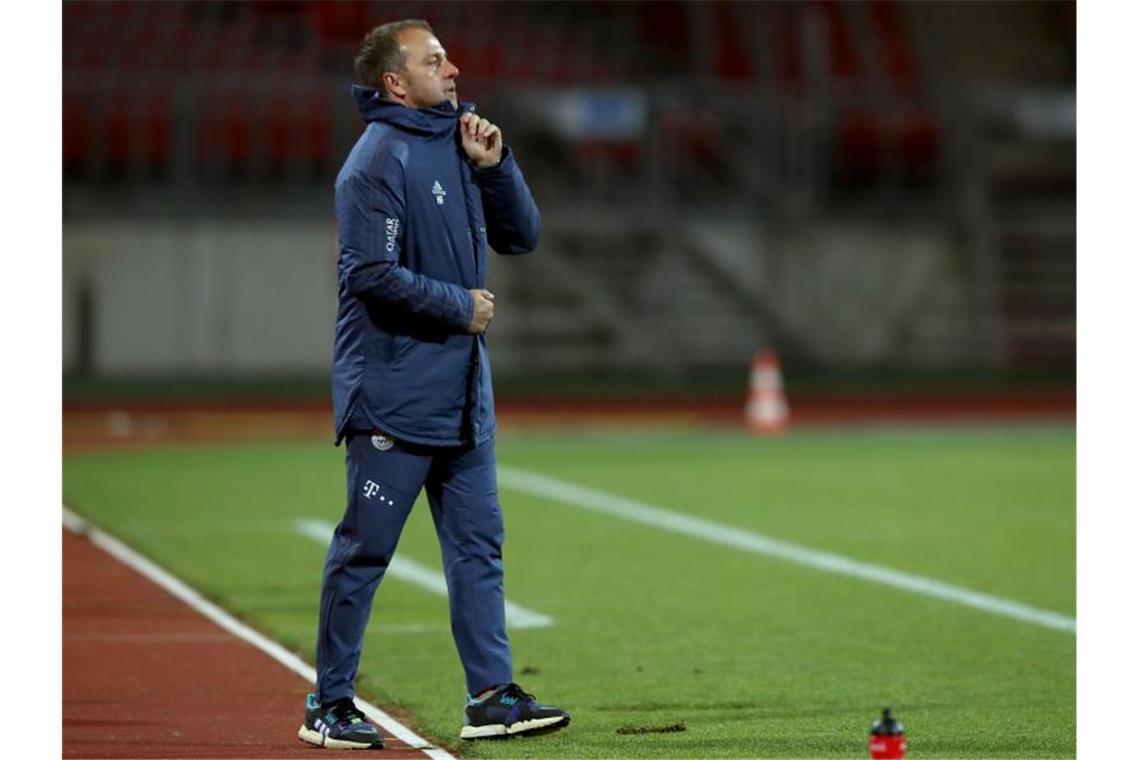 Bayerns Personal-Engpass wird gegen Nürnberg bloßgelegt Trainer Hansi Flick bot nur in der ersten Halbzeit seine A-Elf auf. Foto: Daniel Karmann/dpa