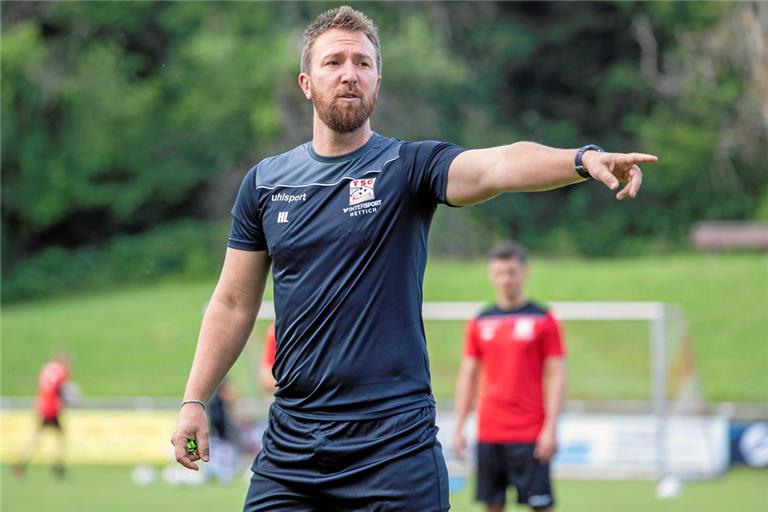 Trainer Holger Ludwig vom Fußball-Oberligisten TSG Backnang möchte bald wieder die Anweisungen auf dem Platz geben. Foto: A. Becher