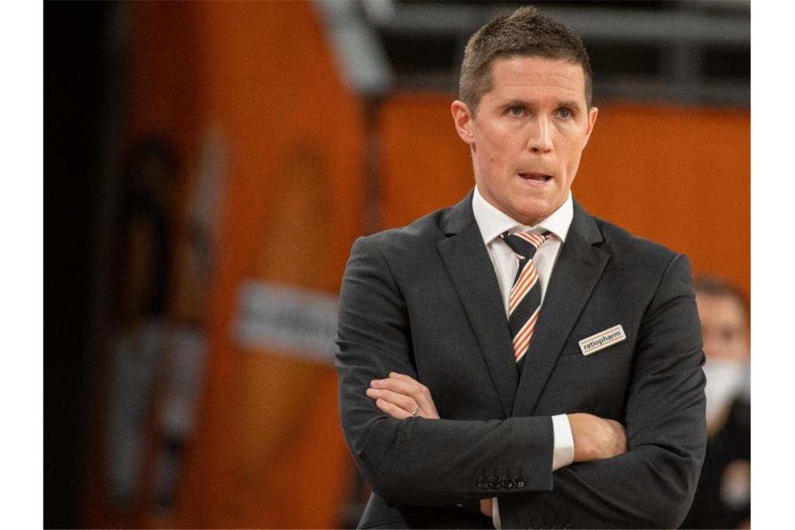 Ulm und Coach Lakovic: Vertrag aufgelöst und verlängert Trainer Jaka Lakovic (Ulm) beisst sich auf die Lippen. Foto: Stefan Puchner/dpa/Archivbild