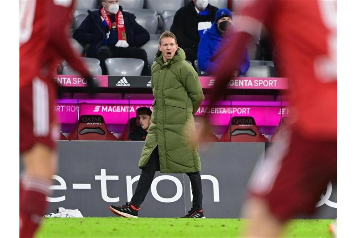 Wieder auf Augenhöhe: Nagelsmann „angespannter“ beim Gipfel Trainer Julian Nagelsmann trifft mit dem FC Bayern München auf den BVB. Foto: Peter Kneffel/dpa