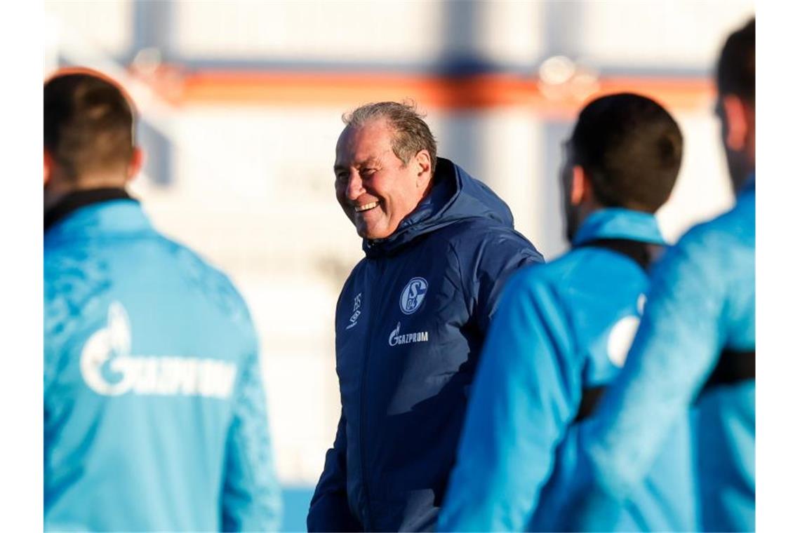 Trainer-Legende Huub Stevens betreut nun das Schalke-Team. Foto: Karsten Rabas/FC Schalke 04/dpa