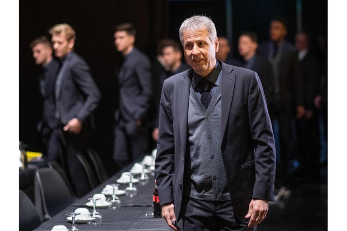Watzke nimmt Favre und BVB-Team in die Pflicht Trainer Lucien Favre muss mit dem BVB nun liefern. Foto: Bernd Thissen/dpa