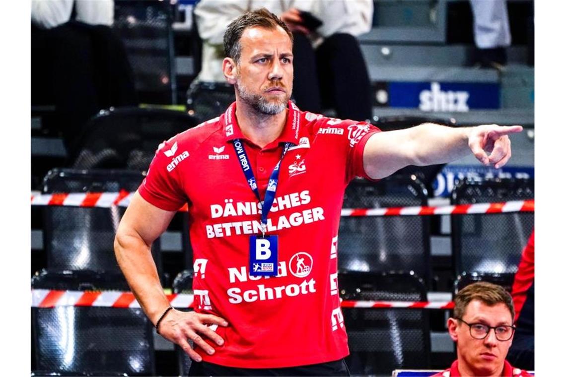 Flensburgs Handballer nur Remis gegen den HC Erlangen Trainer Maik Machulla und seine Flensburger kamen gegen Erlangen nicht über ein Remis hinaus. Foto: Axel Heimken/dpa