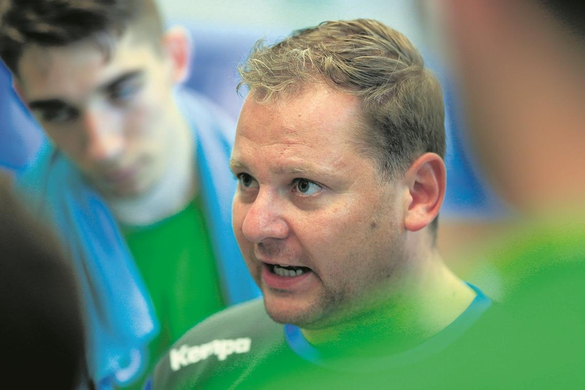 Trainer Matthias Heineke hat seinem Team ein anstrengendes Programm auferlegt. Foto: A. Becher