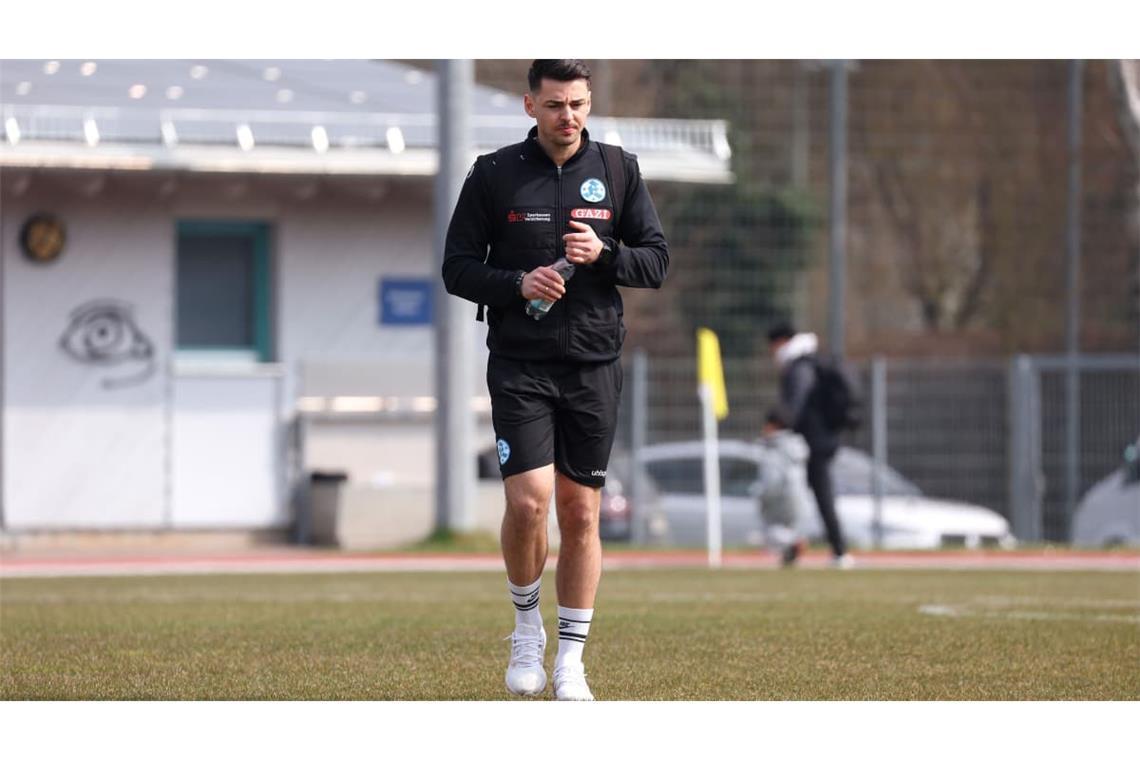 Trainer Max Füssenhäuser ist mit der U17 der Kickers sehr erfolgreich in die DFB-Nachwuchsliga gestartet.