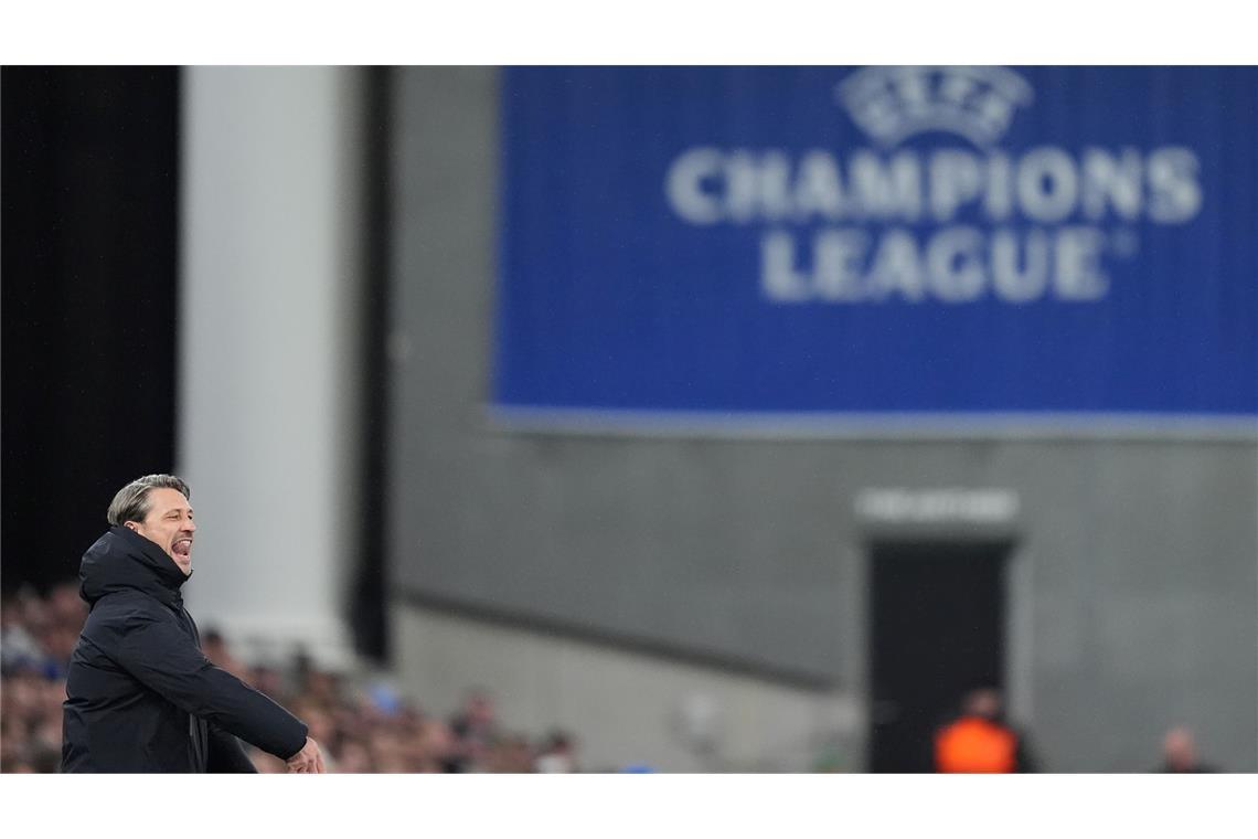 Bilder des Tages Trainer Niko Kovac von Borussia Dortmund gestikuliert beim Spiel gegen den FC Kopenhagen am Spielfeldrand.