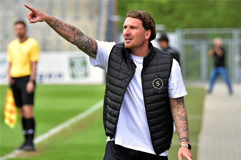 Trainer Pascal Reinhardt will die SG Sonnenhof zum Klassenverbleib führen und in der Regionalliga etablieren Foto: Tobias Sellmaier