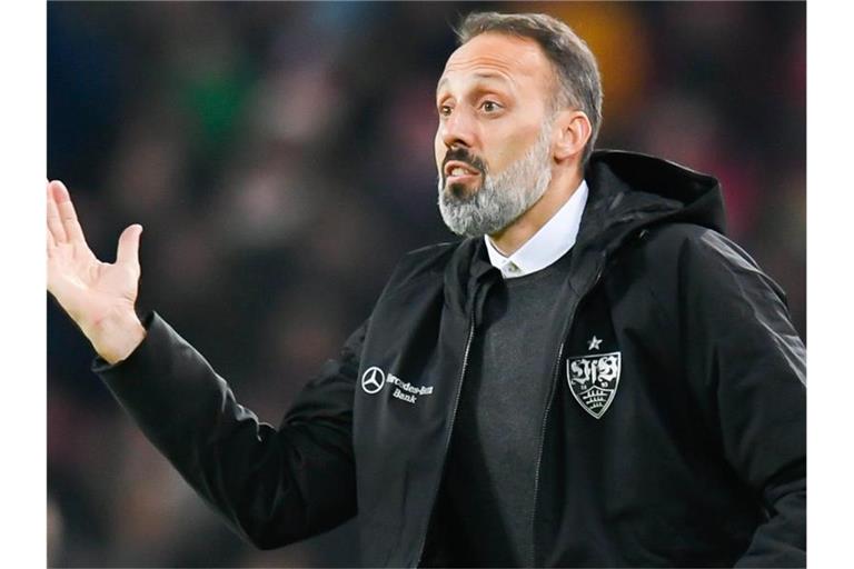 Trainer Pellegrino Matarazzo vom VfB Stuttgart gestikuliert. Foto: Tom Weller/dpa/Archivbild