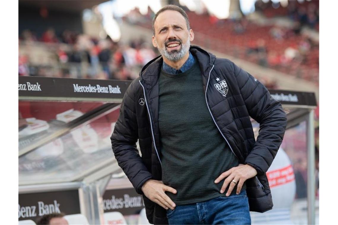 Trainer Pellegrino Matarazzo vom VfB Stuttgart im Stadion. Foto: Tom Weller/dpa/Archivbild