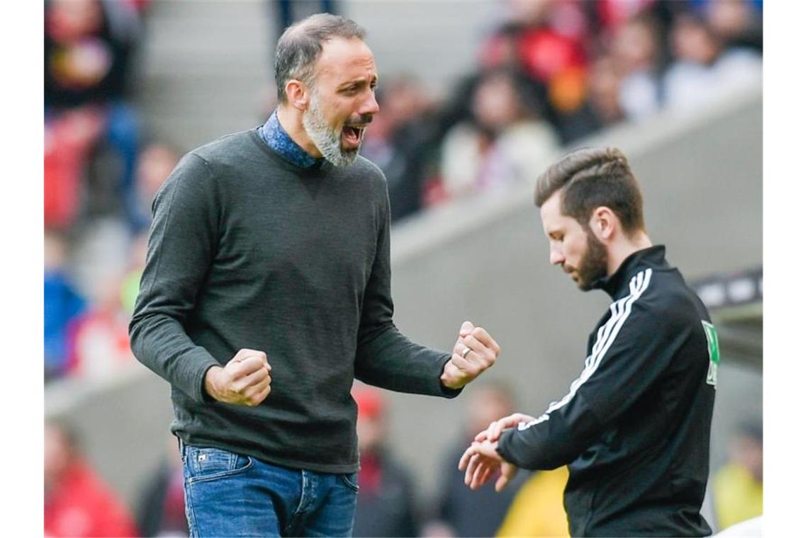 Matarazzo: Deutscher Fußball statt ein Job in New York Trainer Pellegrino Matarazzo vom VfB Stuttgart reagiert nach dem Spiel. Foto: Tom Weller/dpa