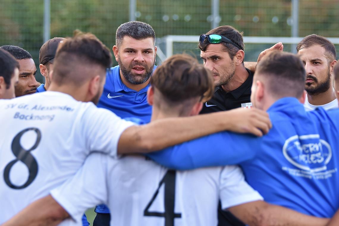 Trainer Petro Kelesidis will mit dem Großen Alexander Backnang den SV Allmersbach ärgern.Foto: T. Sellmaier