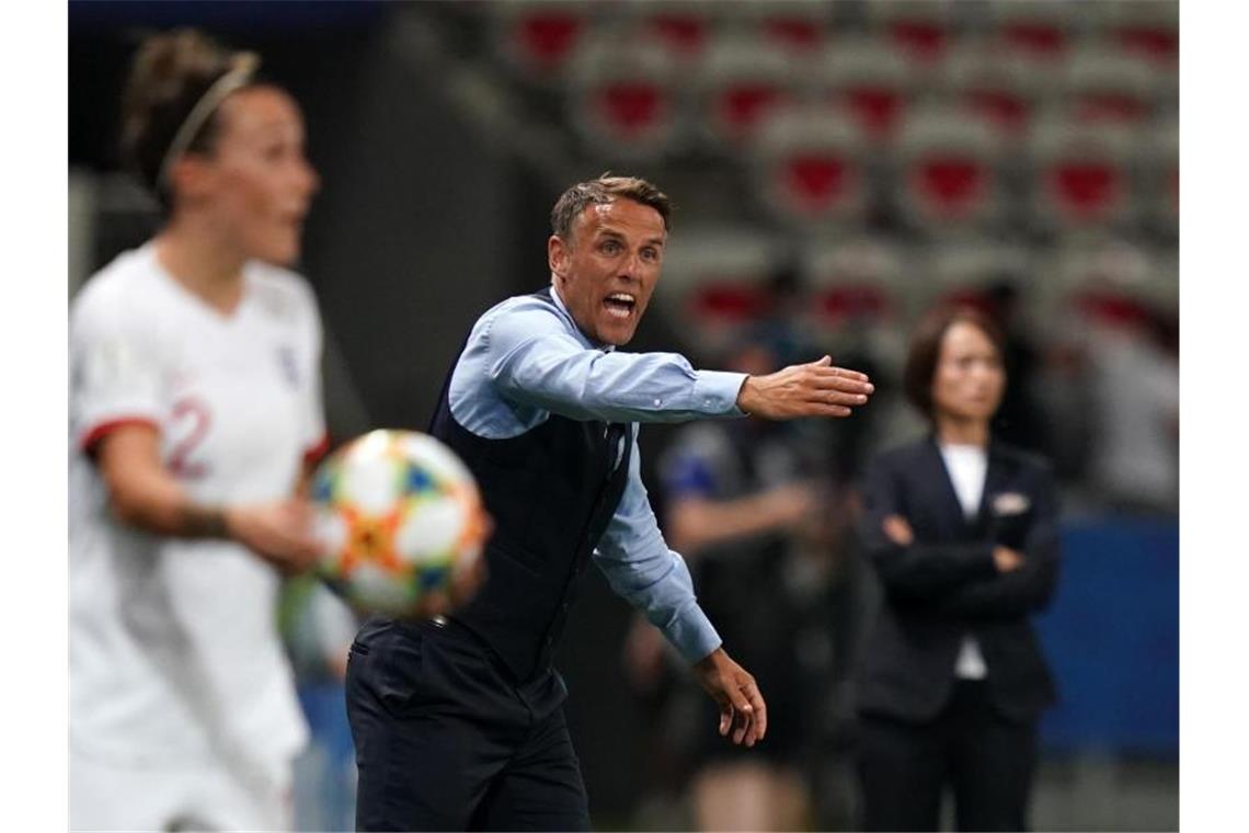 Trainer Phil Neville will mit den englischen Fußball-Frauen ins WM-Finale. Foto: John Walton/PA Wire