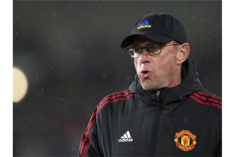 Trainer Ralf Rangnick und Manchester United kamen nicht über ein 1:1 in Burnley hinaus. Foto: Jon Super/AP/dpa