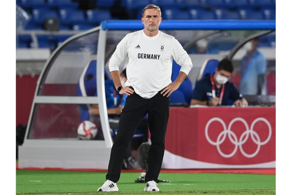 DFB-Auswahl mit Olympia-Fehlstart gegen Brasilien Trainer Stefan Kuntz sah eine ganz schwache erste Halbzeit der deutschen Mannschaft. Foto: Swen Pförtner/dpa