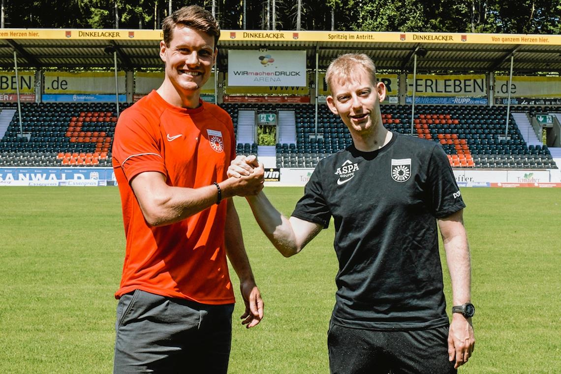 Trainer Steffen Weiß (rechts) freut sich über Lukas Müllers Zusage. Foto: SG Sonnenhof Großaspach