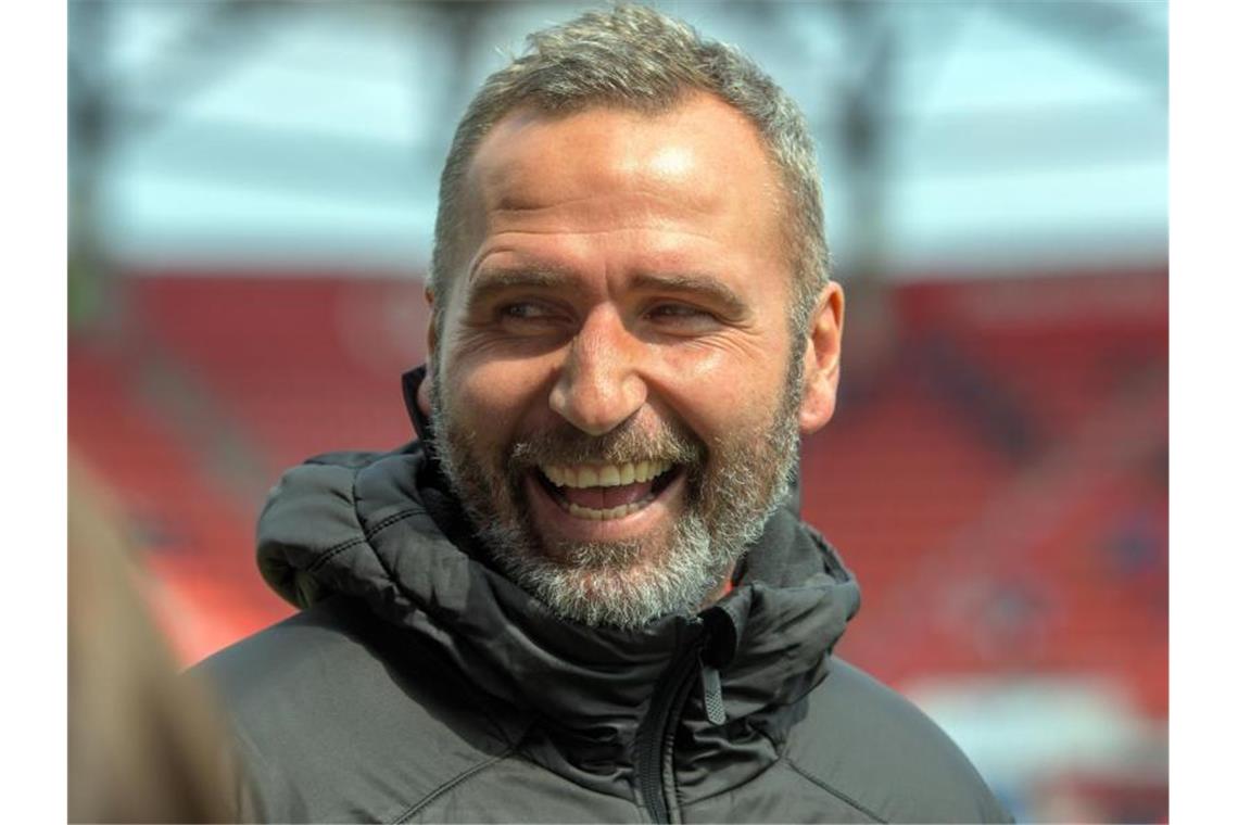 Trainer Tim Walter bei einem Spiel von Holstein Kiel. Foto: Armin Weigel/Archivbild