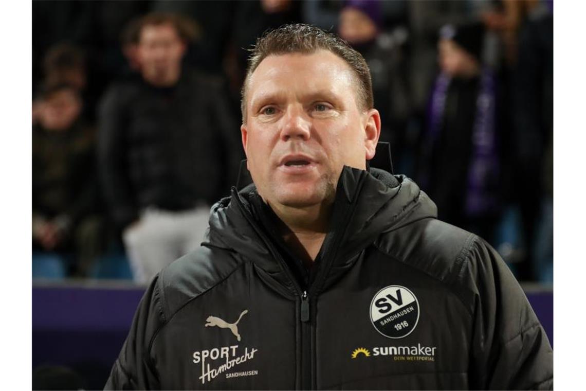 „Unglaublich wichtig“: 1. FC Nürnberg verlässt Abstiegsränge Trainer Uwe Koschinat steht am Spielfeldrand. Foto: Friso Gentsch/dpa