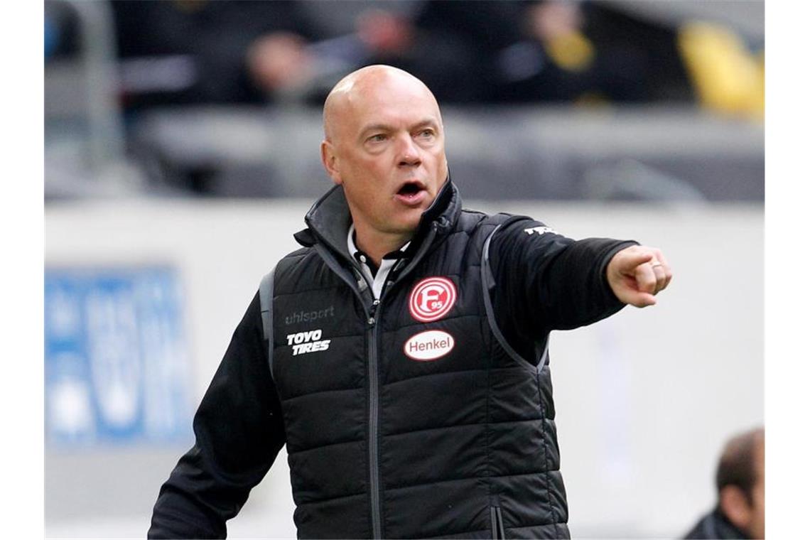 Trainer Uwe Rösler startete mit Fortuna Düsseldorf schlecht in die Saison. Foto: Roland Weihrauch/dpa