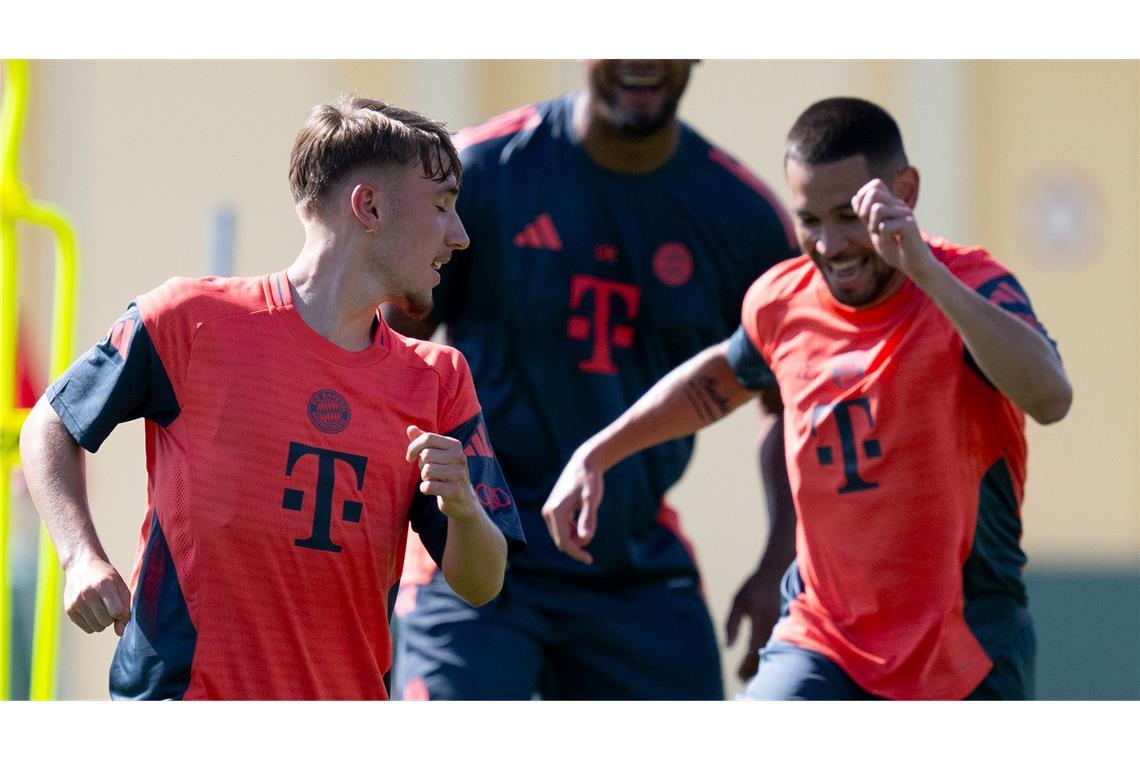 Bayern starten gegen Aucklands Hobby-Kicker ins "Abenteuer" Trainer Vincent Kompany, hier beim Training mit Nachwuchstalent Lennart Karl (l) und Raphael Guerreiro (r), plant Großes in den USA.
