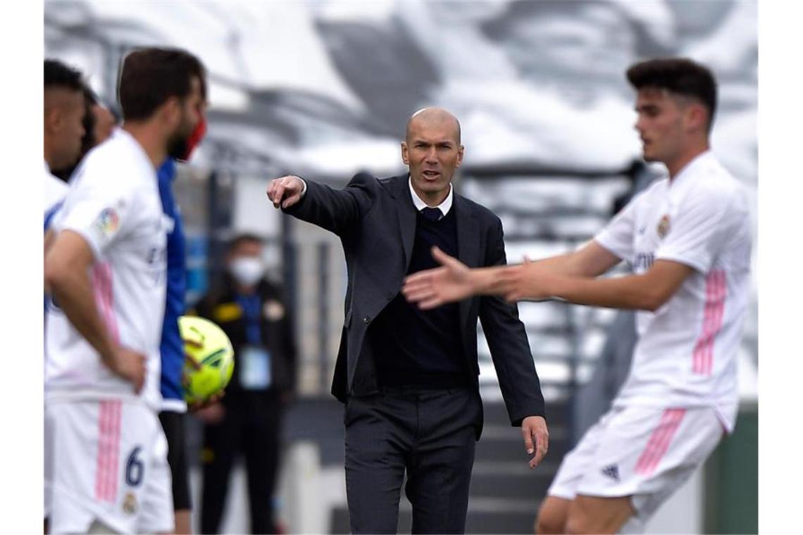 Trainer Zinédine Zidane hört bei Real Madrid auf. Foto: Pablo Morano/AP/dpa