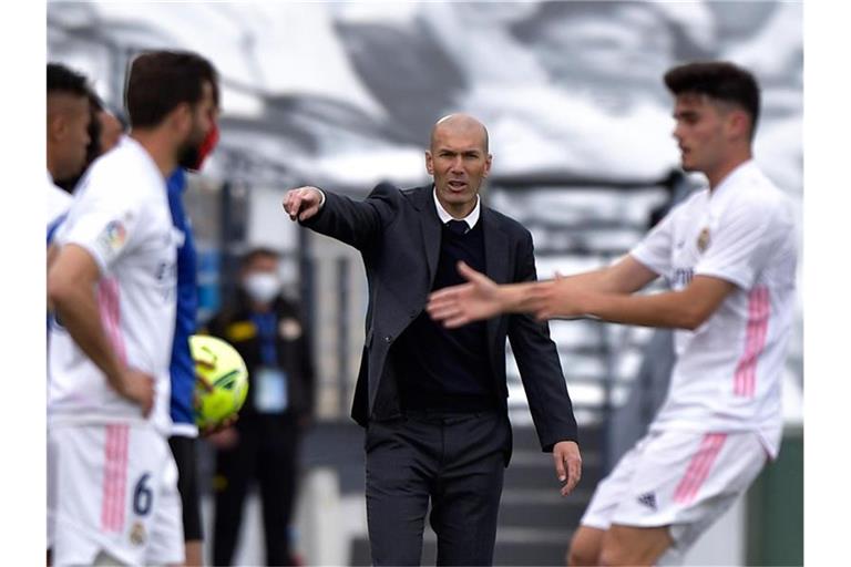 Trainer Zinédine Zidane hört bei Real Madrid auf. Foto: Pablo Morano/AP/dpa