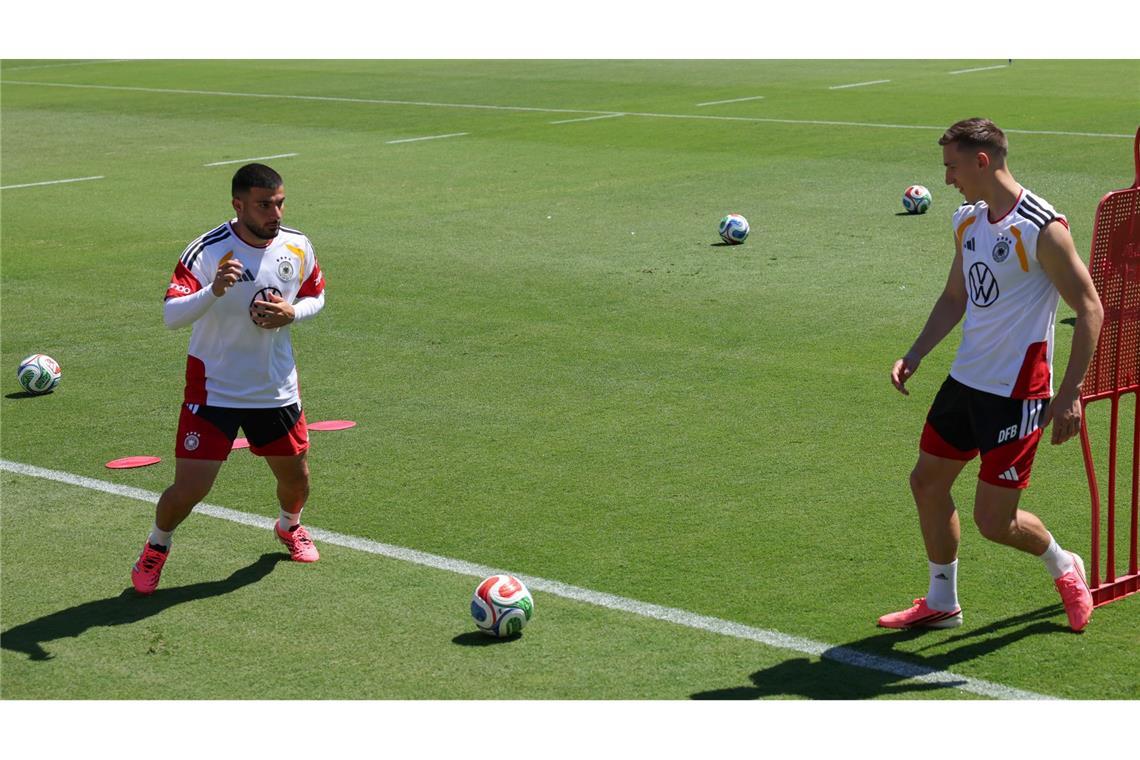 Training im Muskelshirt? Nein, danke, sagt Deniz Undav.