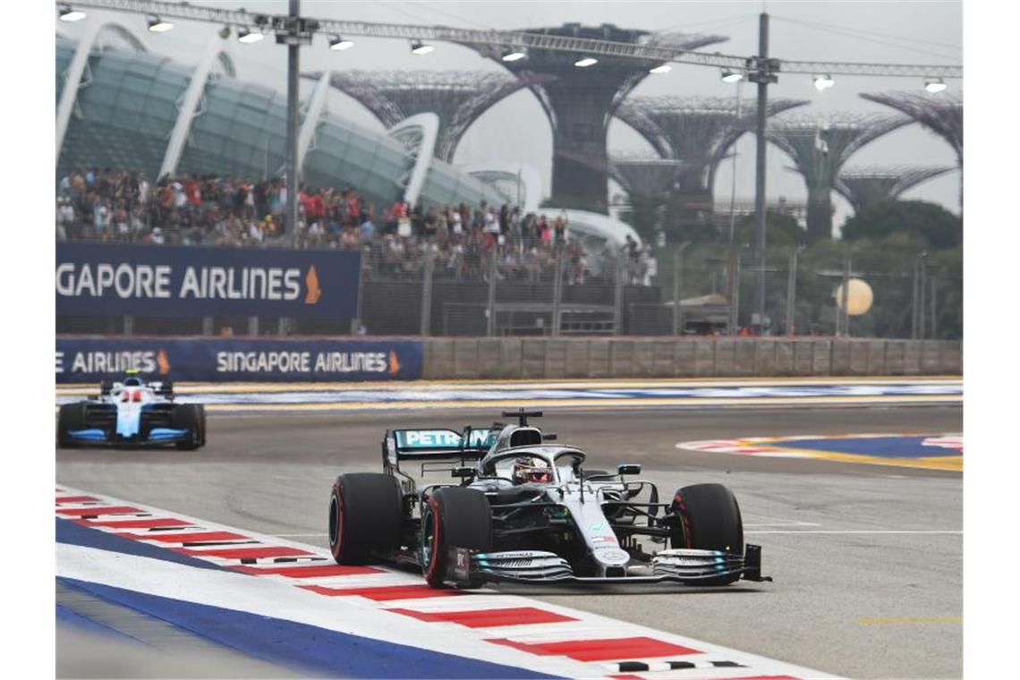 Trainingsbester in Singapur: Lewis Hamilton. Foto: Then Chih Wey/XinHua