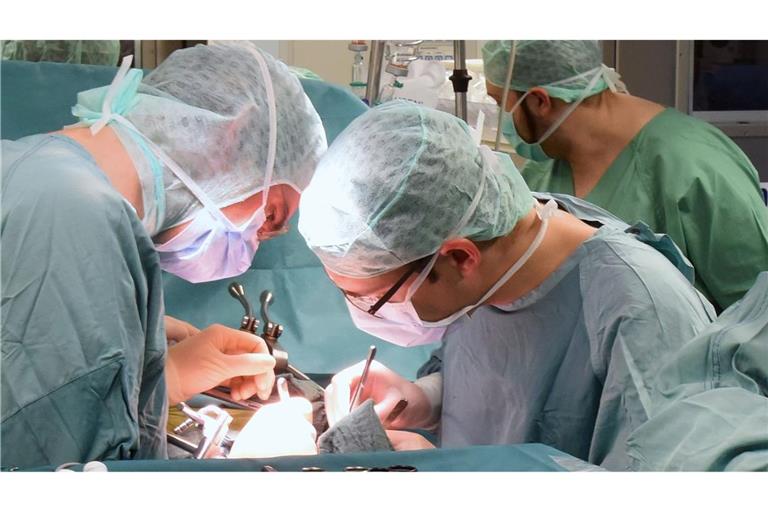 Transplantationen scheitern oft, wenn keine Erklärung zur Spendebereitschaft vorliegt. (Archivbild)