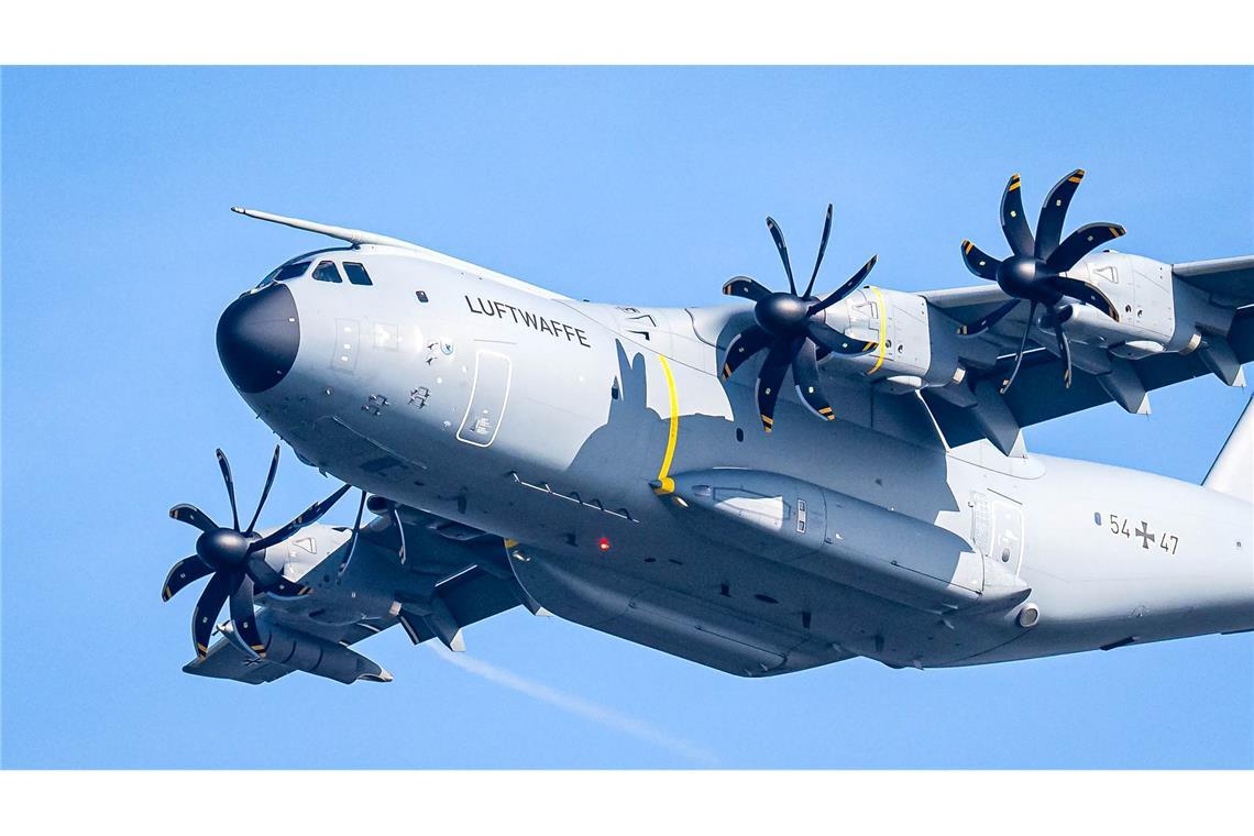 Transportflugzeuge wie dieses werfen die Hilfsgüter ab. (Archivbild)