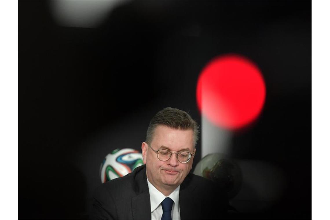 Grindel wähnt Verrat - Kritik an Corona-Krisenmanagement Trat im April 2019 als DFB-Präsident zurück: Reinhard Grindel. Foto: Boris Roessler/dpa