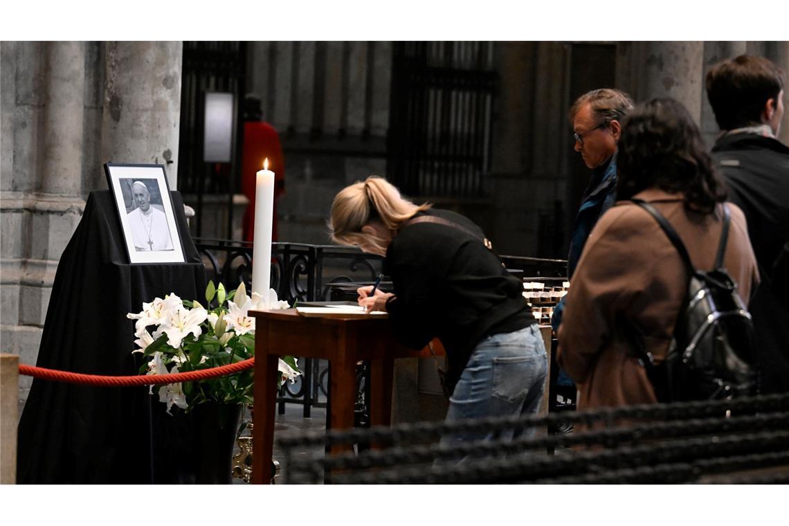 Bilder des Tages Trauer um Papst Franziskus im Kölner Dom