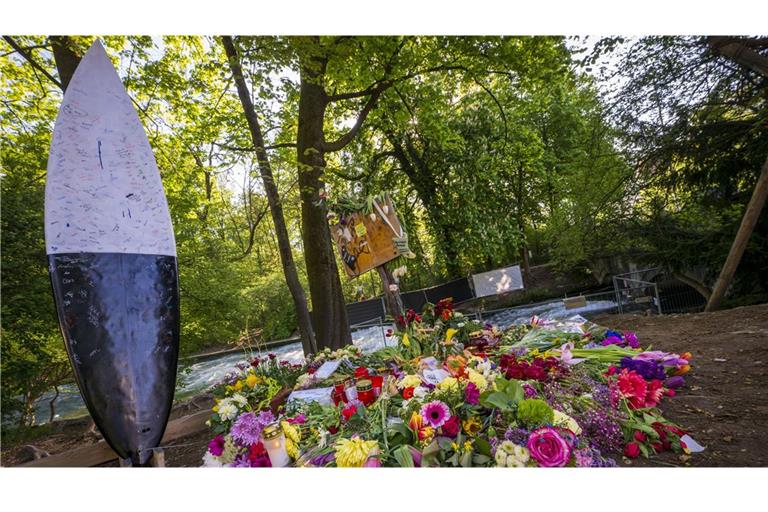 Trauerbekundung nach dem Tod einer Surferin