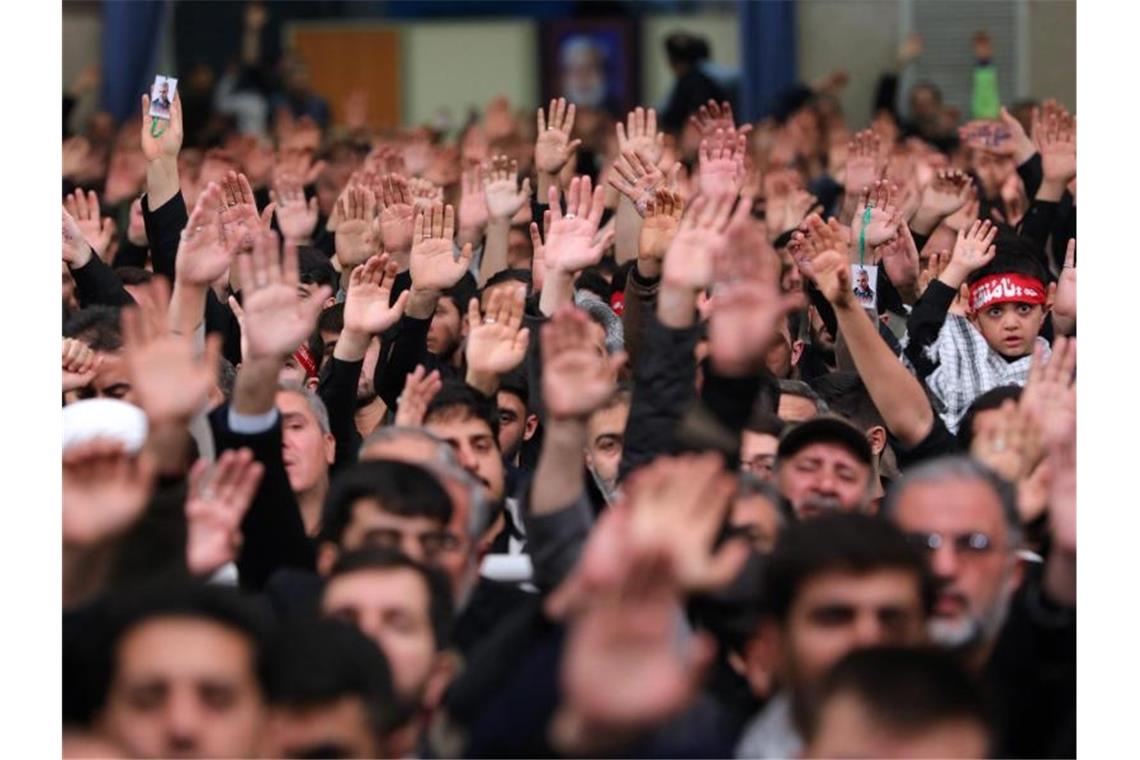 Irrtümlicher Flugzeugabschuss: Neue Proteste im Iran Trauerzeremonie für den bei einem US-Angriff getöteten General Soleimani in Teheran. Foto: Khamenei.Ir/ZUMA Wire/dpa