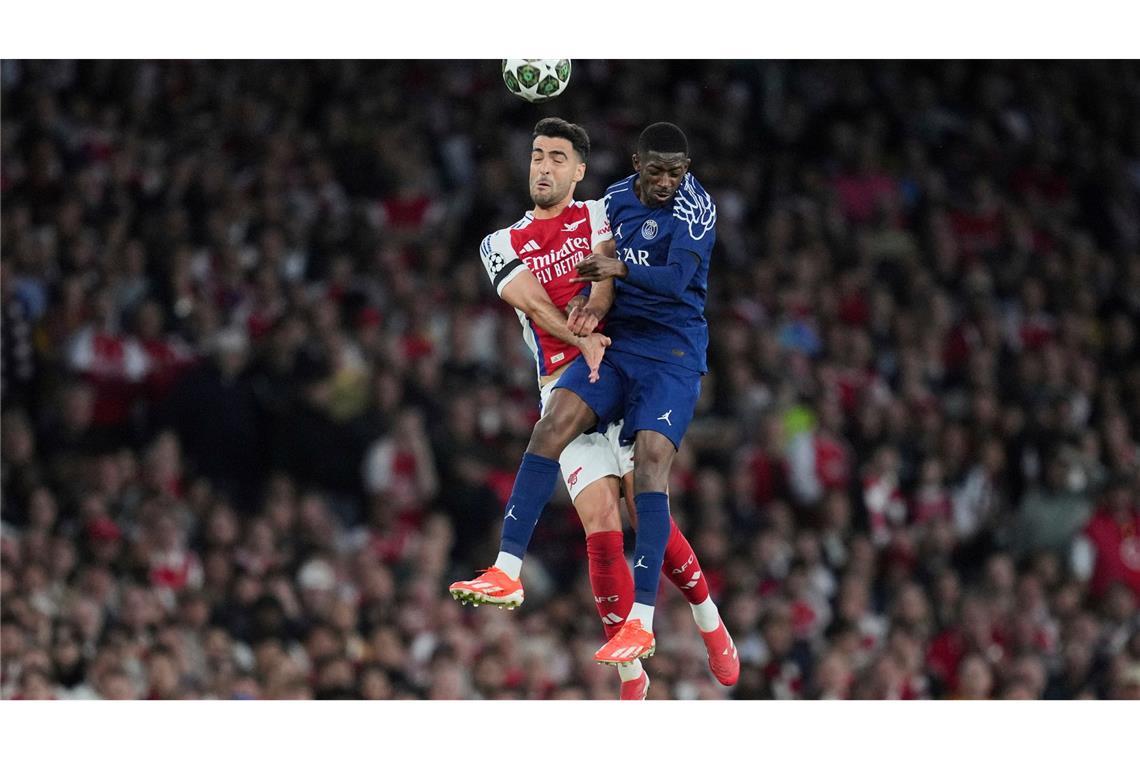 Treffen am Samstag erneut aufeinander: Arsenals Mikel Merino und Ousmane Dembele (r) von PSG. (Archivbild)