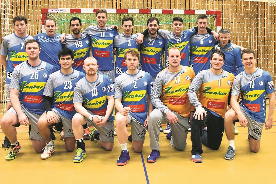 Doppelaufstieg löst Freudentaumel im Täle aus Treten als Vizemeister den Weg nach oben an: Weissachs Männer mit Maximilian Hirth, Fabrice Weirich, Jozsef Barkaszi, Manuel Nick, Joscha Siegel, Michael Grün, Luca Ottomania, Maximilian Voigt und Co-Trainer Thomas Schwaderer (hinten von links) sowie Julius Watzek, Marvin Häußer, Christian Knoll, Sven Ilse, Benedikt Pollak, Marco Pfauser und Michael Wertenauer (vorne).