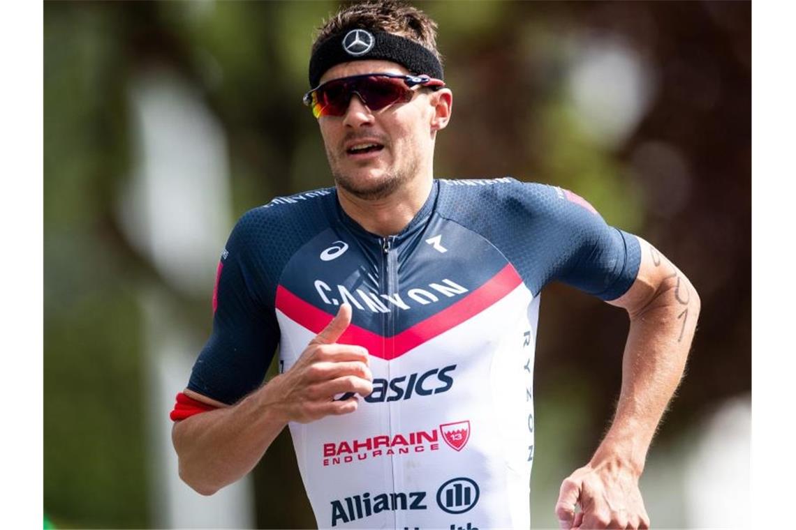 Triathlon-Superstar Jan Frodeno will eine komplette Ironman-Distanz in den eigenen vier Wänden absolvieren. Foto: Marius Becker/dpa