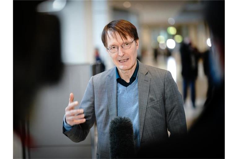Trifft sich mit Bayern-Coach Hansi Flick: Gesundheitspolitiker Karl Lauterbach. Foto: Kay Nietfeld/dpa